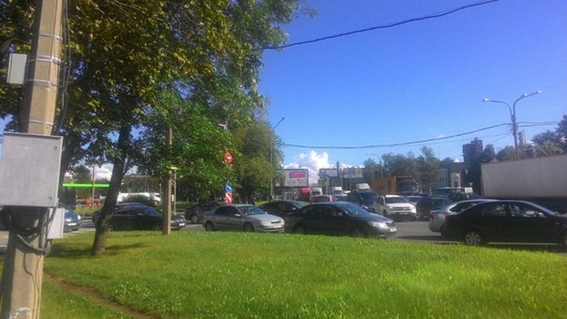 Пробка на перекрёстке Московского и Дунайского проспектов